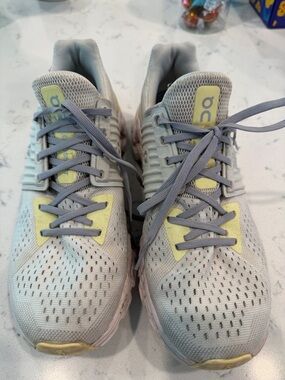 Women’s On Running Cloudswift 2.0 or 4 running shoe Size 10